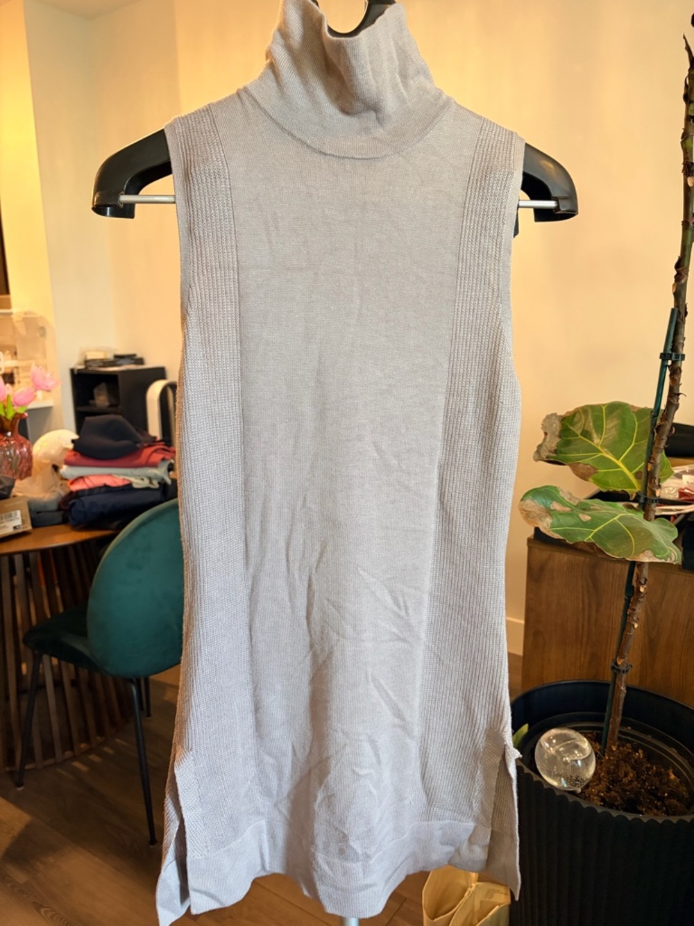 lululemon athletica Sleeveless High-Neck Tunic in Light Gray
